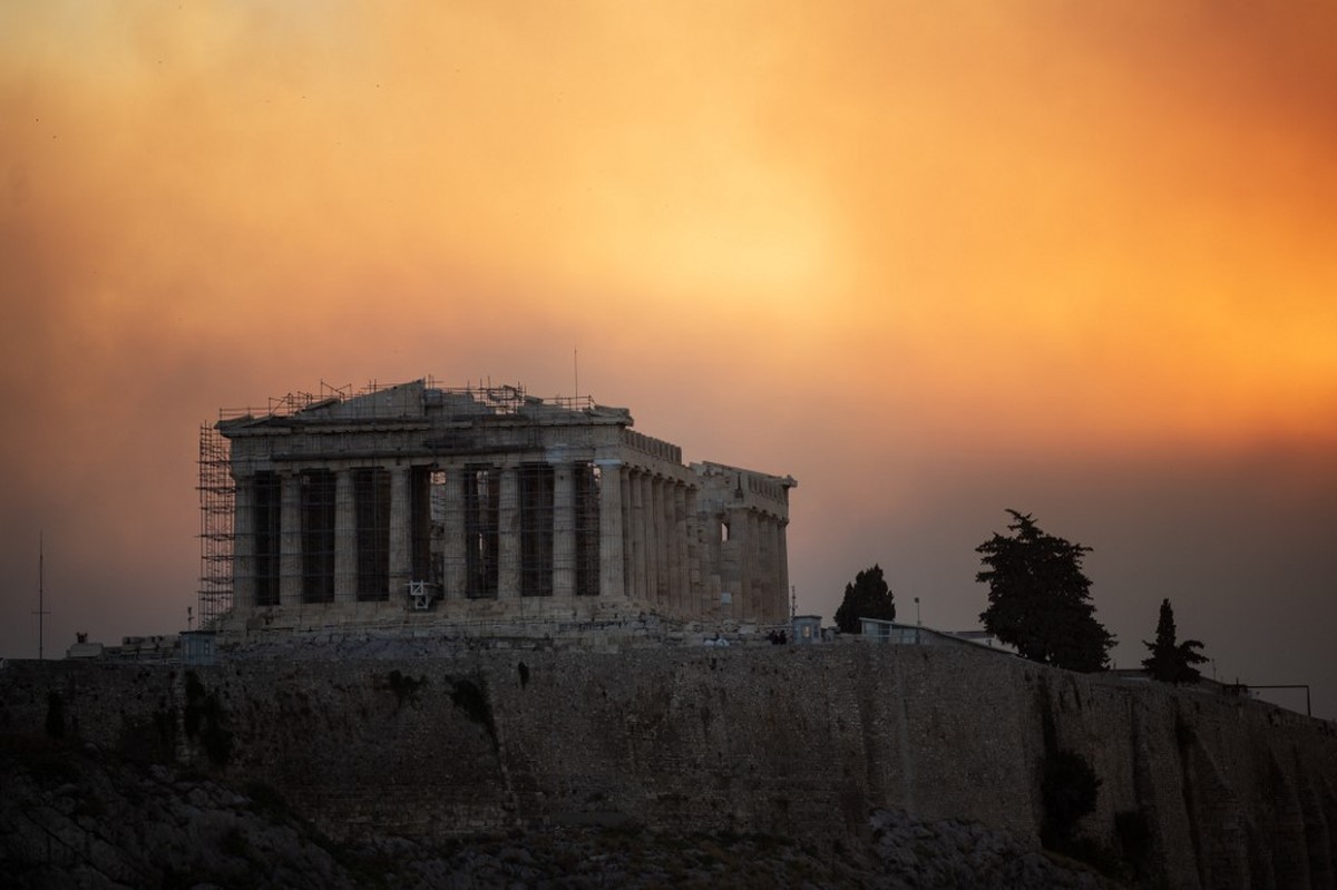 Grécia ordena evacuação por incêndios florestais que se aproximam de Atenas