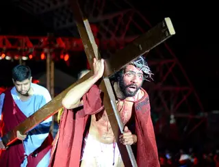 Espetáculo Paixão de Cristo reúne 14 mil pessoas no Pavilhão das Artes