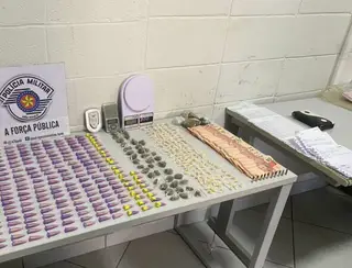 Após tentativa de fuga Polícia Militar localiza 481 porções de drogas, 77 notas falsas e munições
