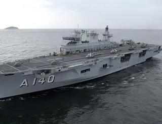 Marinha envia para o RS maior navio de guerra da América Latina