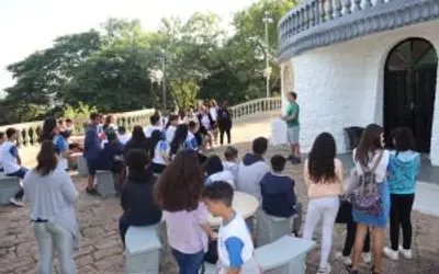 Alunos da Escola Maria Constança exploram a história de Salto em projeto educacional